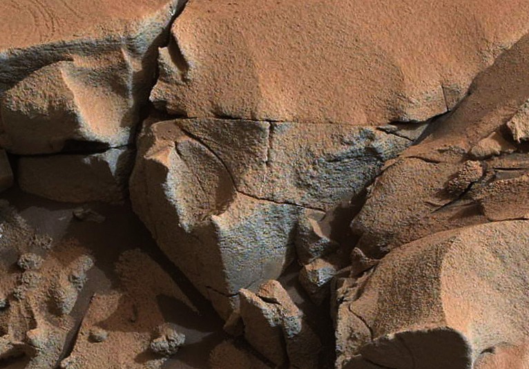 Mars-Rover-Curiosity-MastCam-Rock-Alexander-Hills-sol-817-pia19066-full détail 2
