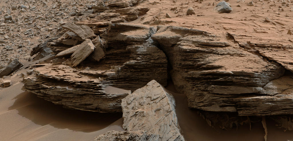 mars-curiosity-rover-water-loose-bed-layer-whale-rocks-pia19076-br2
